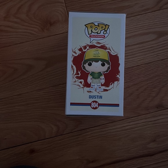 Funko Pop Dustin #828 - Picture 8 of 10